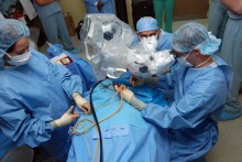 В Национальном центре нейрохирургии проведена уникальная операция на позвоночнике.